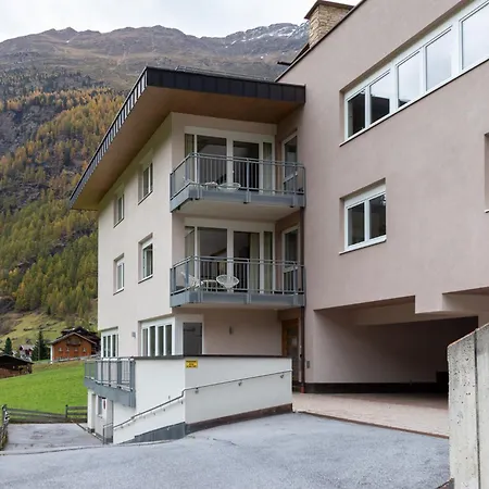 International House Mit 3 Schlafzimmern Zw Ap 6 شقة *