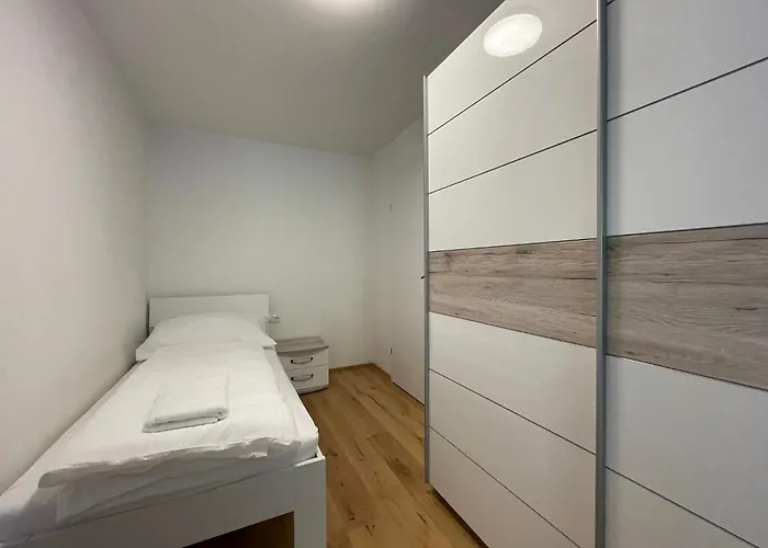 International House Mit 3 Schlafzimmern Zw Ap 6 *